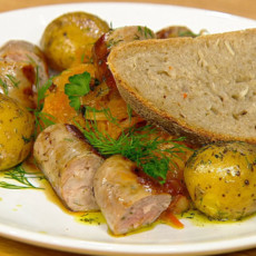 Немецкий хлеб с квашеной капустой и шукрут с колбасками