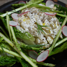 Салат с копченой сметаной, пенне, эстрагоном и спаржей