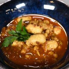 Марокканский суп с нутом и куриными колбасками гриль