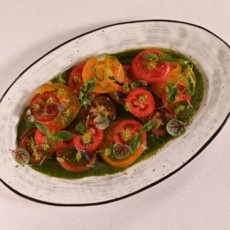 Салат из разноцветных томатов