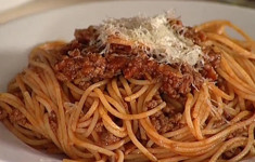 Спагетти с мясным рагу