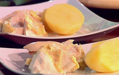 Курица, фаршированная омлетом