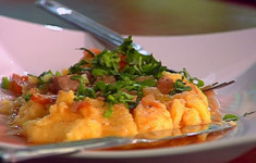 Мамалыга с мясным соусом
