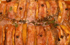 Свиная вырезка, фаршированная хурмой