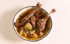 Похлебка из гуся с лесными грибами