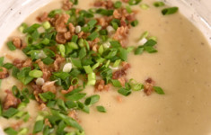 Крем-суп из картофеля с печеным чесноком