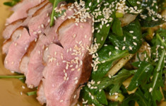 Салат с уткой и личи